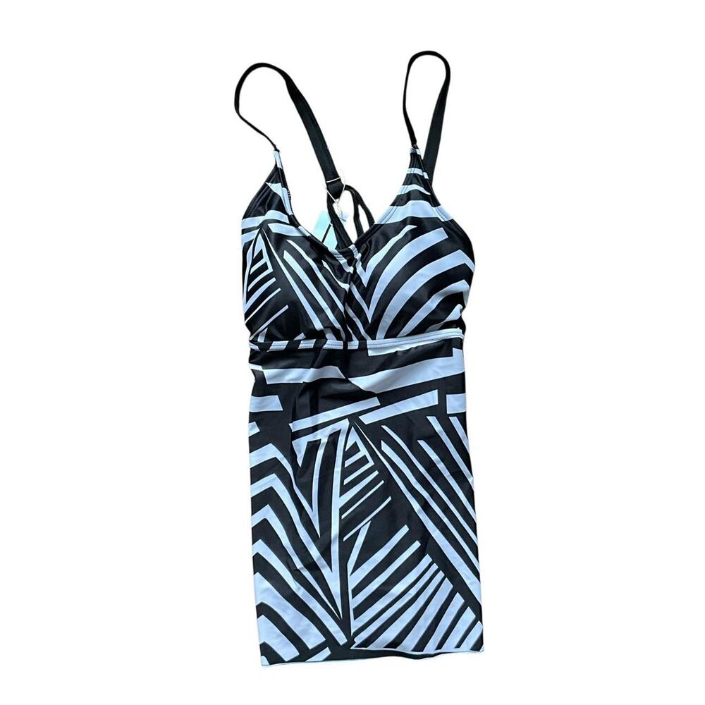 Dressfo Black and White Swim Top: Y2K, Modern